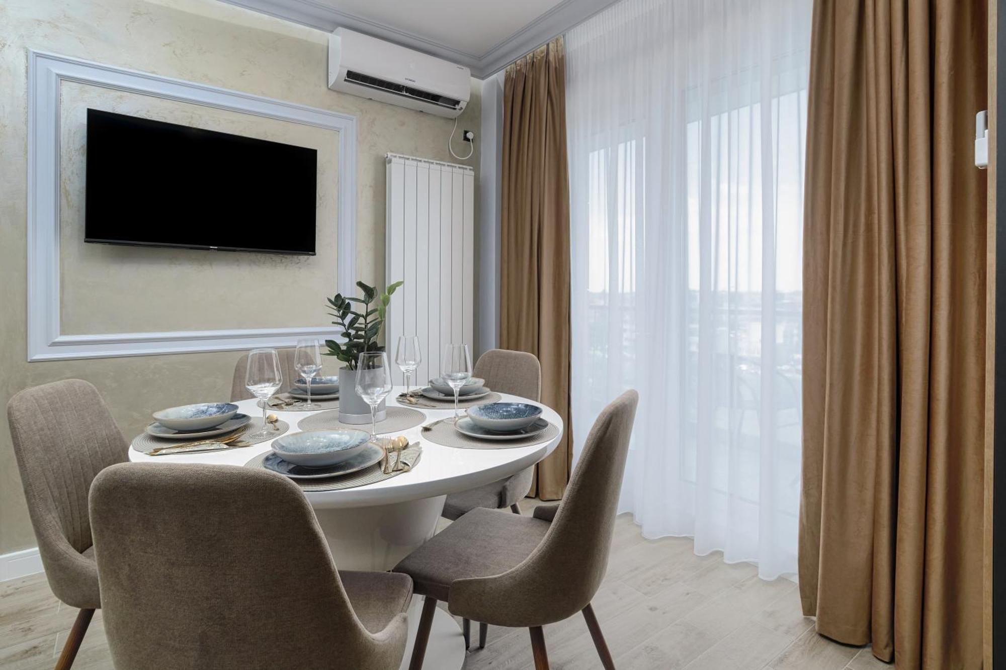 Golden Infinity Apartment นาโวดาริ ภายนอก รูปภาพ